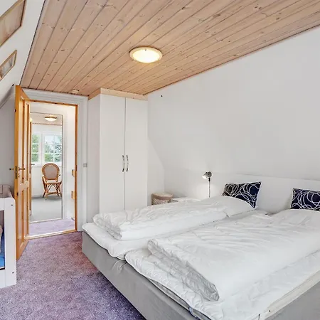 2 Bedroom Gorgeous In *