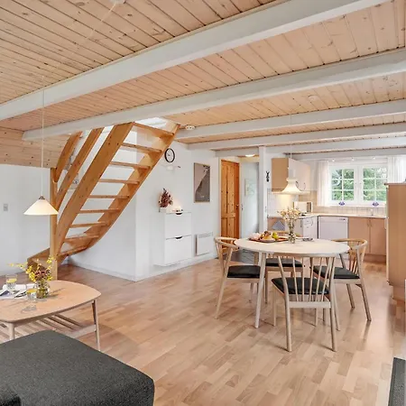 2 Bedroom Gorgeous In Dom wakacyjny *