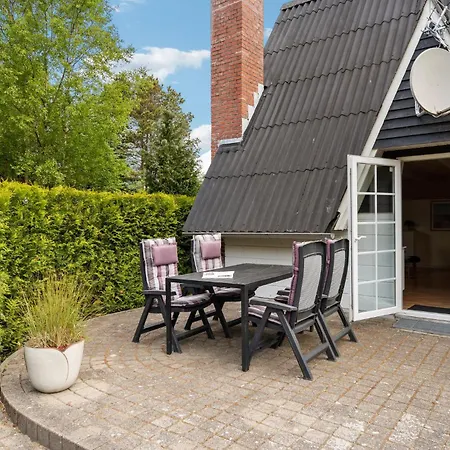 2 Bedroom Gorgeous In Dom wakacyjny Tarm