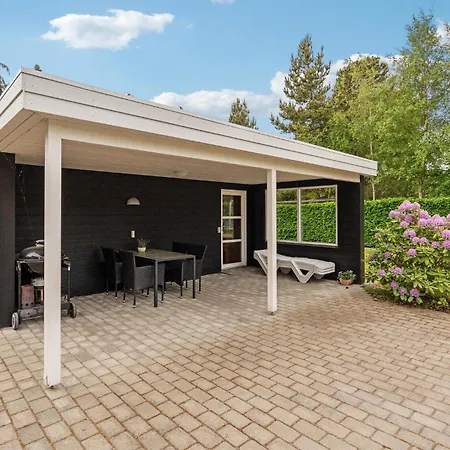 2 Bedroom Gorgeous In *